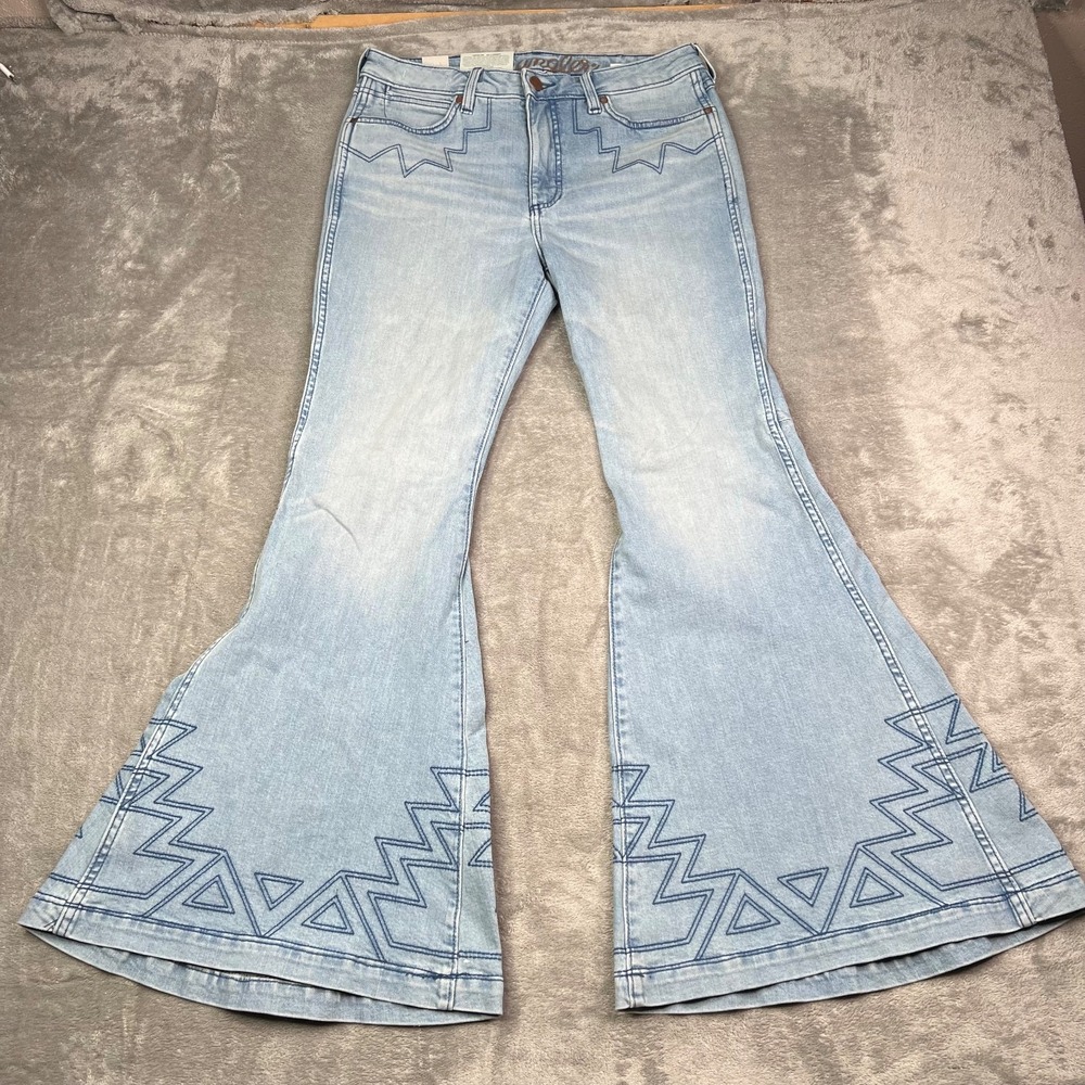 Wrangler Jeans Womens 30x32 Blue High Rise Flare Bell‎ Bottom Aztec Embroidered